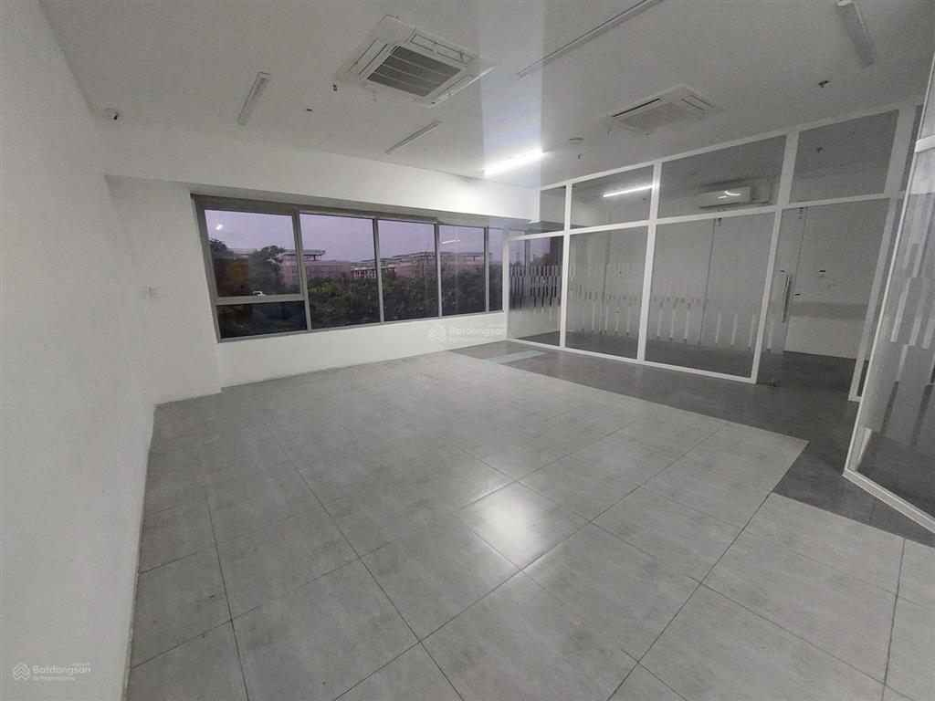 Cho thuê mặt bằng shop khối đế sarimi giá tốt, diện tích lớn mặt tiền rộng 9,1m view công viên sala