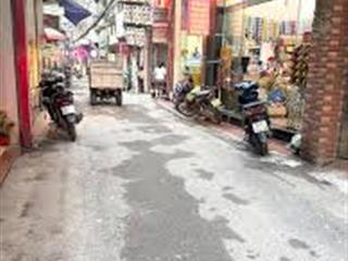 Bán đất cầu giấy (cũ), đường phạm văn đồng, ngõ xe máy tránh, 100m ra đường ô tô tránh, giá hấp dẫn