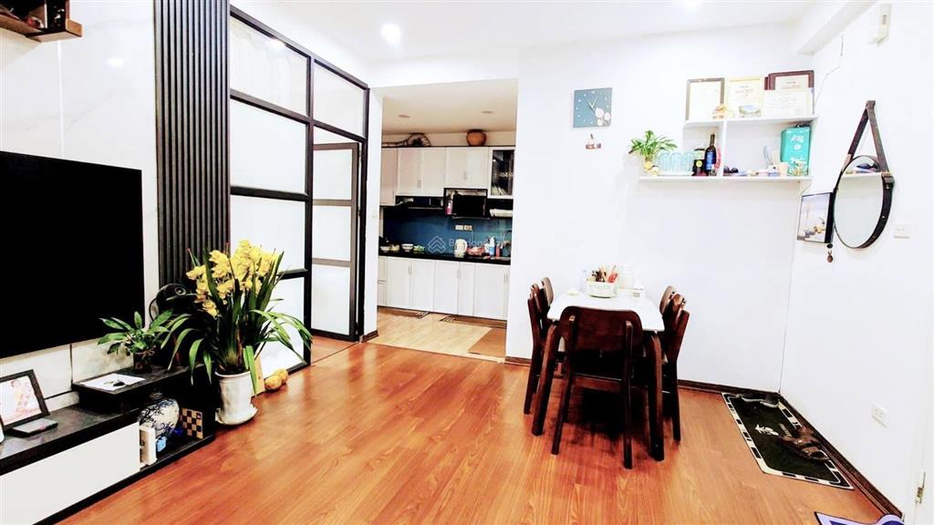 Bán căn hộ chung cư 137 nguyễn ngọc vũ, 3 ngủ nhỏ xinh, nhà đẹp ở ngay, hướng tây tứ trạch