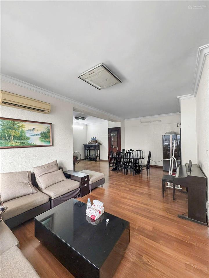 Bán căn hộ chung cư 96 định công, căn góc 3 thoáng, nhà nguyên bản chưa sửa chữa, tầng trung đẹp