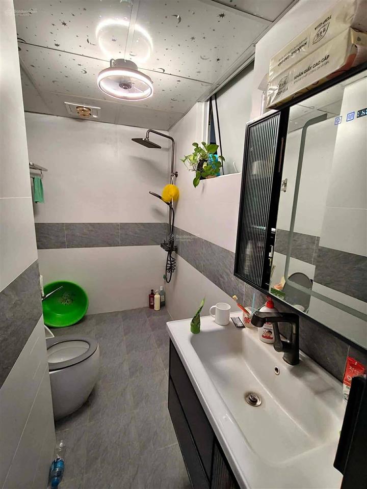 Bán căn hộ chung cư 96 định công, nhà đẹp ở ngay, 2 lô gia thoáng sáng, giá yêu thương