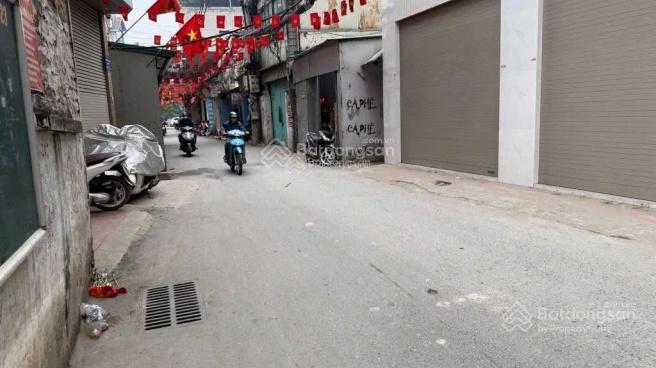 Bán đất hoàng mai (cũ), phố đại từ, xe máy tránh nhau, 80m ra ô tô tránh, thửa đất vuông đẹp