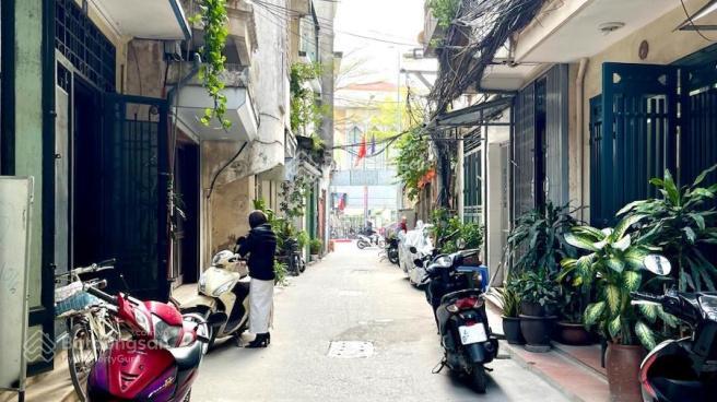 Bán đất đống đa, phố tôn đức thắng, trước đất rộng 3m, ngõ xe máy, 70m ra mặt ngõ thông, kinh doanh