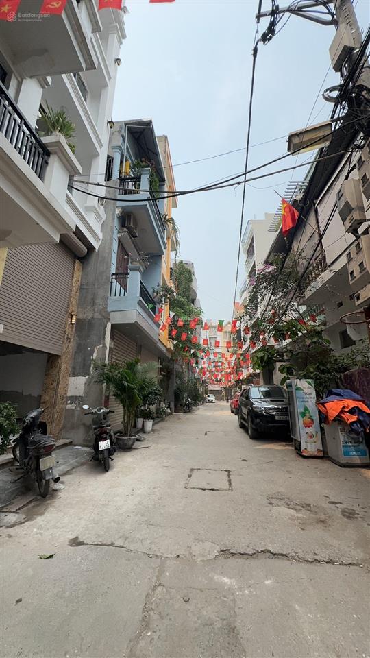Bán đất hoàng mai (cũ), đường giải phóng, hơn 10m ra đường lớn, ô tô tránh nhau, không qh