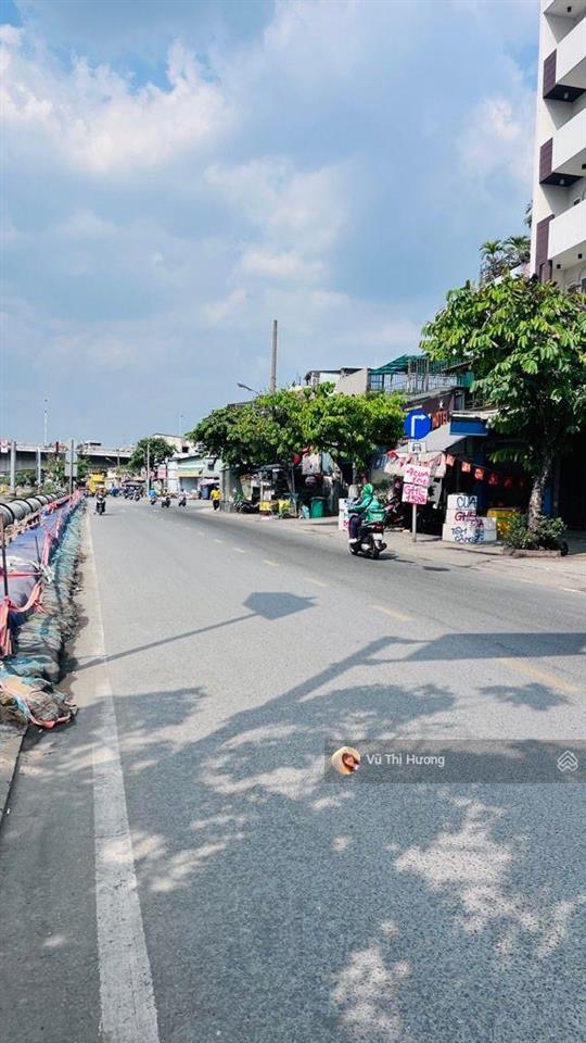 Bán nhà mt trần xuân soạn 252m2  chỉ 100tr/m  gần đh tc marketing