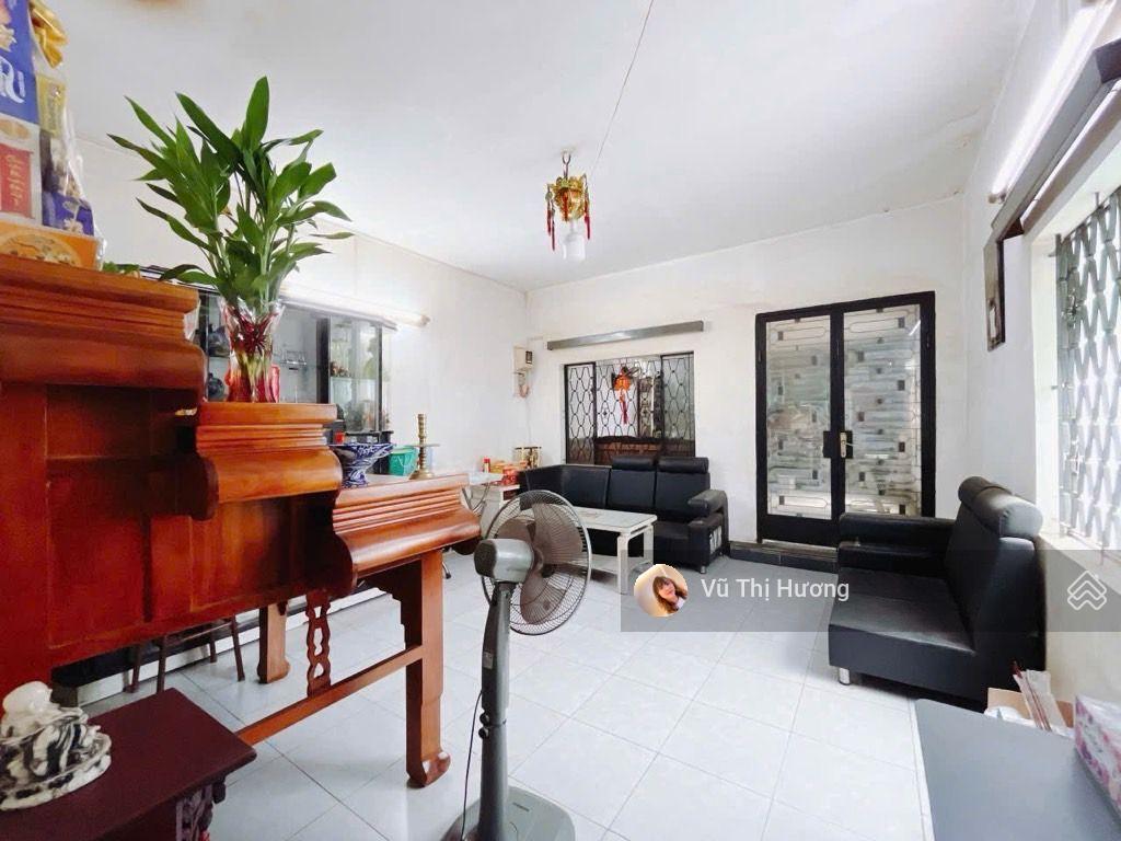 Bán nhà mt trần xuân soạn 252m2  chỉ 100tr/m  gần đh tc marketing