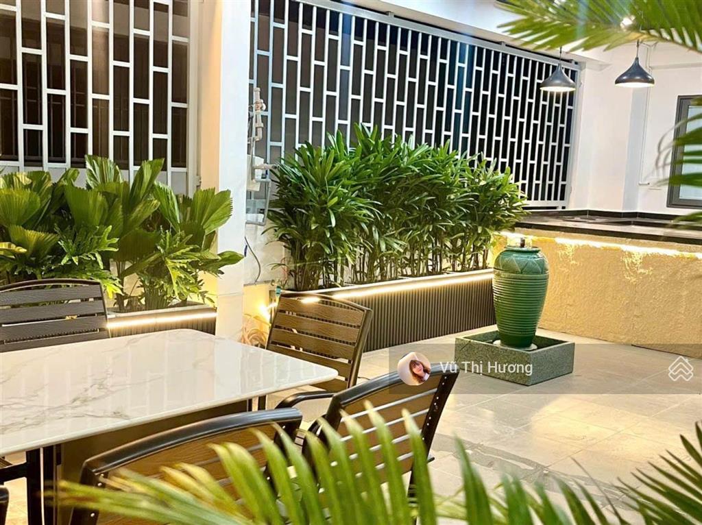 Đường xe hơi 6m  7m x 20m  4 tầng  shr chuẩn