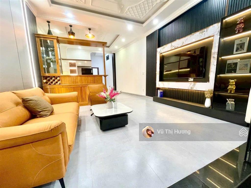 Đường xe hơi 6m  7m x 20m  4 tầng  shr chuẩn