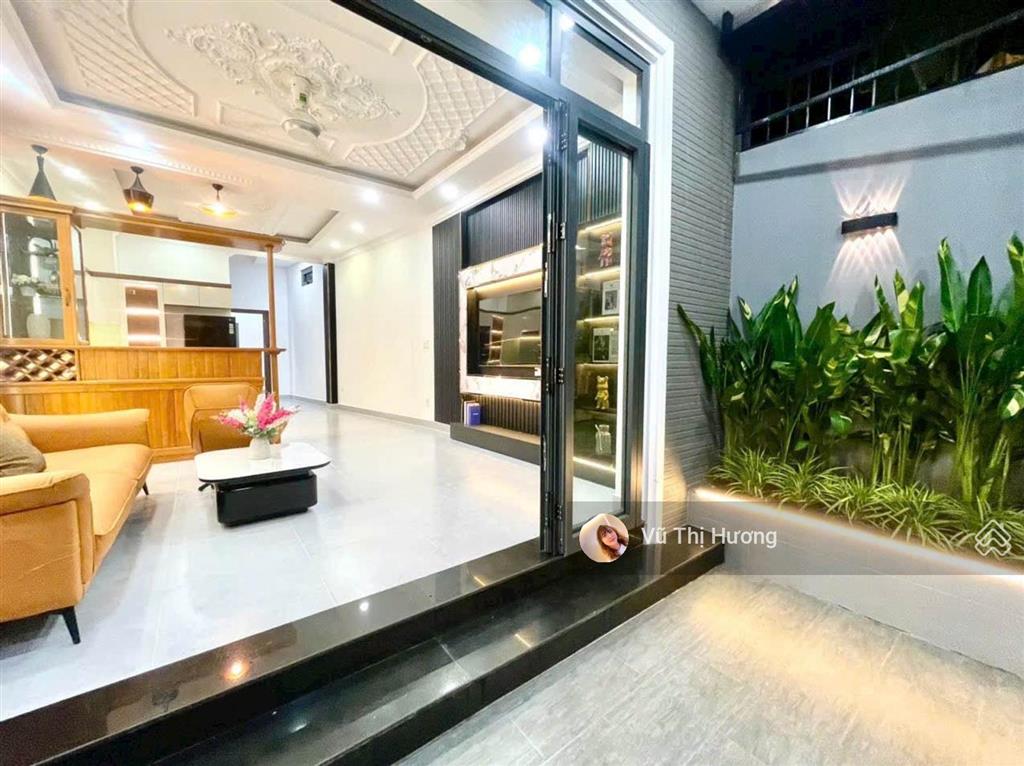 Đường xe hơi 6m  7m x 20m  4 tầng  shr chuẩn