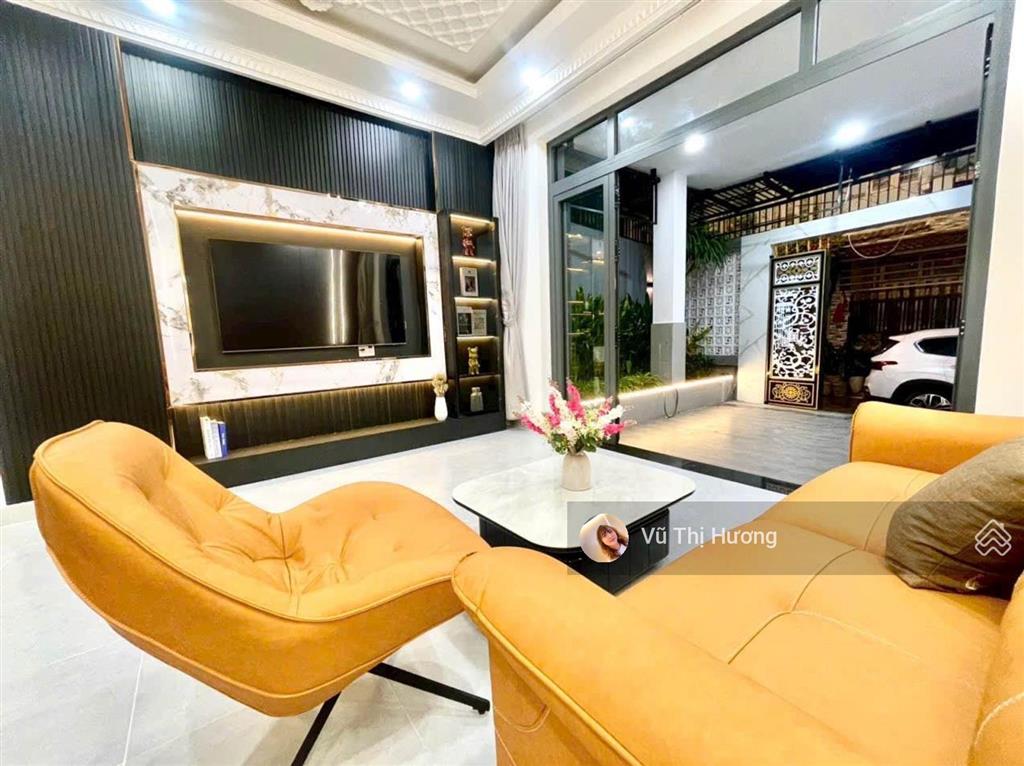 Đường xe hơi 6m  7m x 20m  4 tầng  shr chuẩn