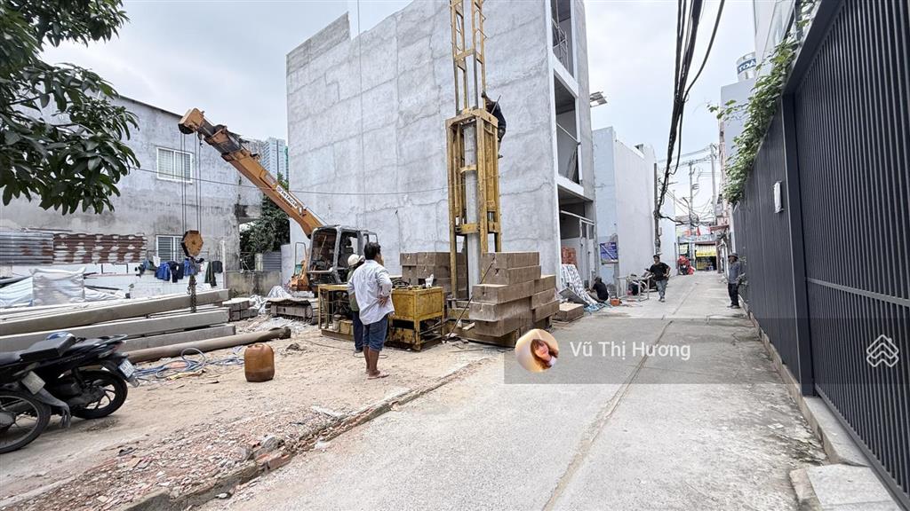 Quận 7  đất 4.5m x 17m  xe hơi đến nơi  chỉ 6 tỷ hơn