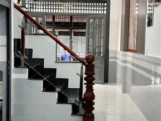 Đường xe hơi 5m  cạnh gò xoài  nhà đúc 2 tầng  dt 40m2.