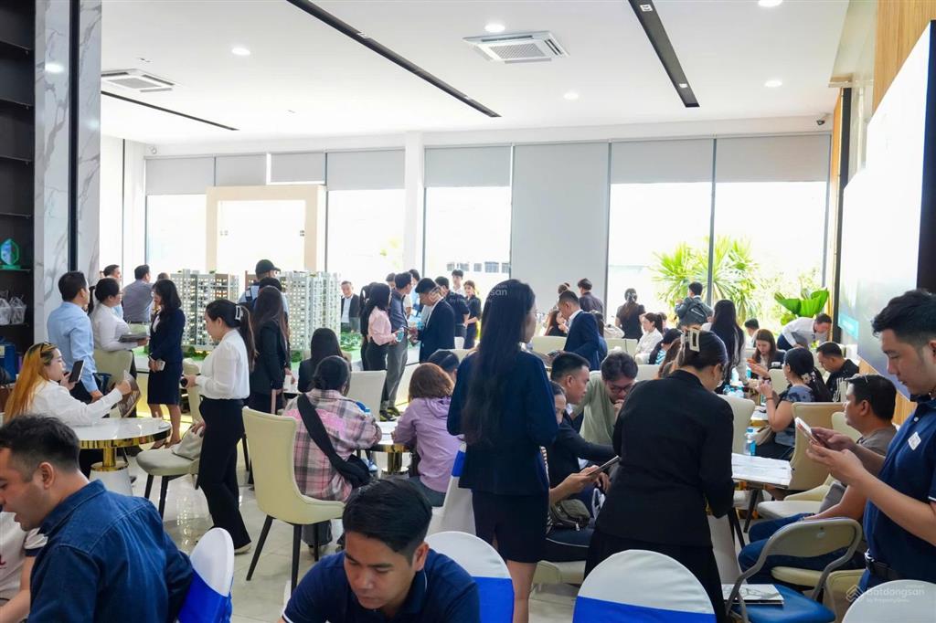 Bán gấp căn 2pn  dt 50m2. view nội khu tầng 10. nhận nhà cuối năm 2026