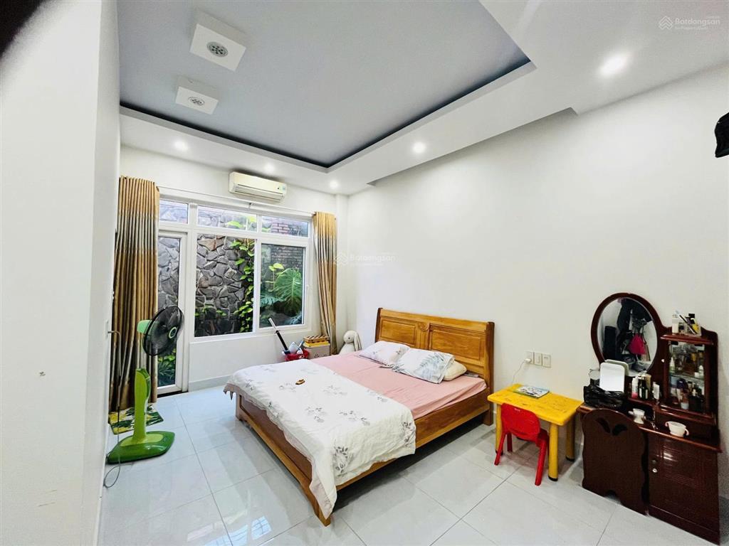 Cho thuê biệt thự sân vườn gần đường phan phù tiên, bắc nha trang, gần biển hòn chồng, oto đỗ cửa