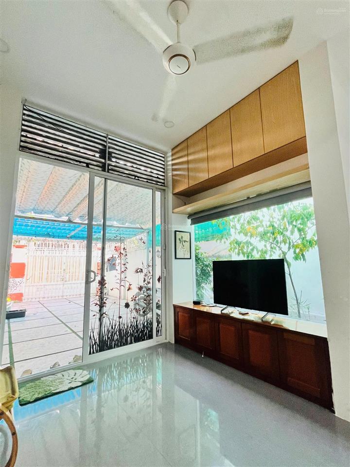 Cho thuê biệt thự sân vườn gần đường phan phù tiên, bắc nha trang, gần biển hòn chồng, oto đỗ cửa