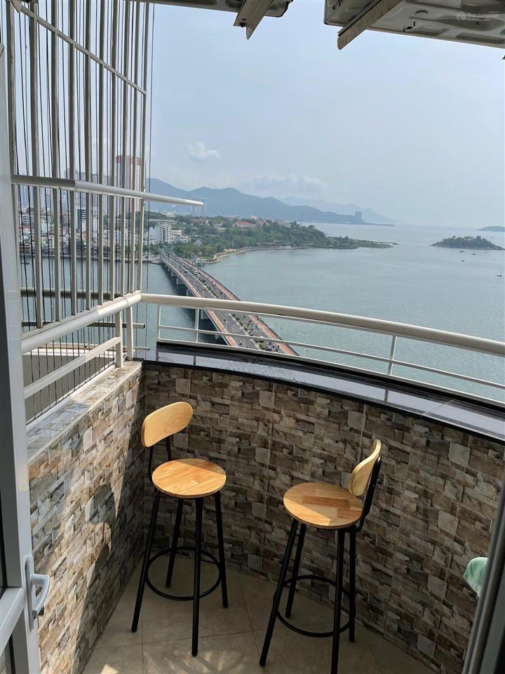 Cho thuê căn hộ góc  2 phòng ngủ 2 wc, mường thanh 04 trần phú nha trang, view biển, hd từ 3 tháng