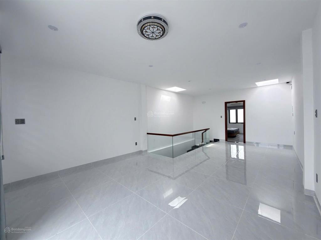 Cho thuê nhà mới 100% trung tâm thành phố full nội thất cao cấp chỉ xách vali vào ở