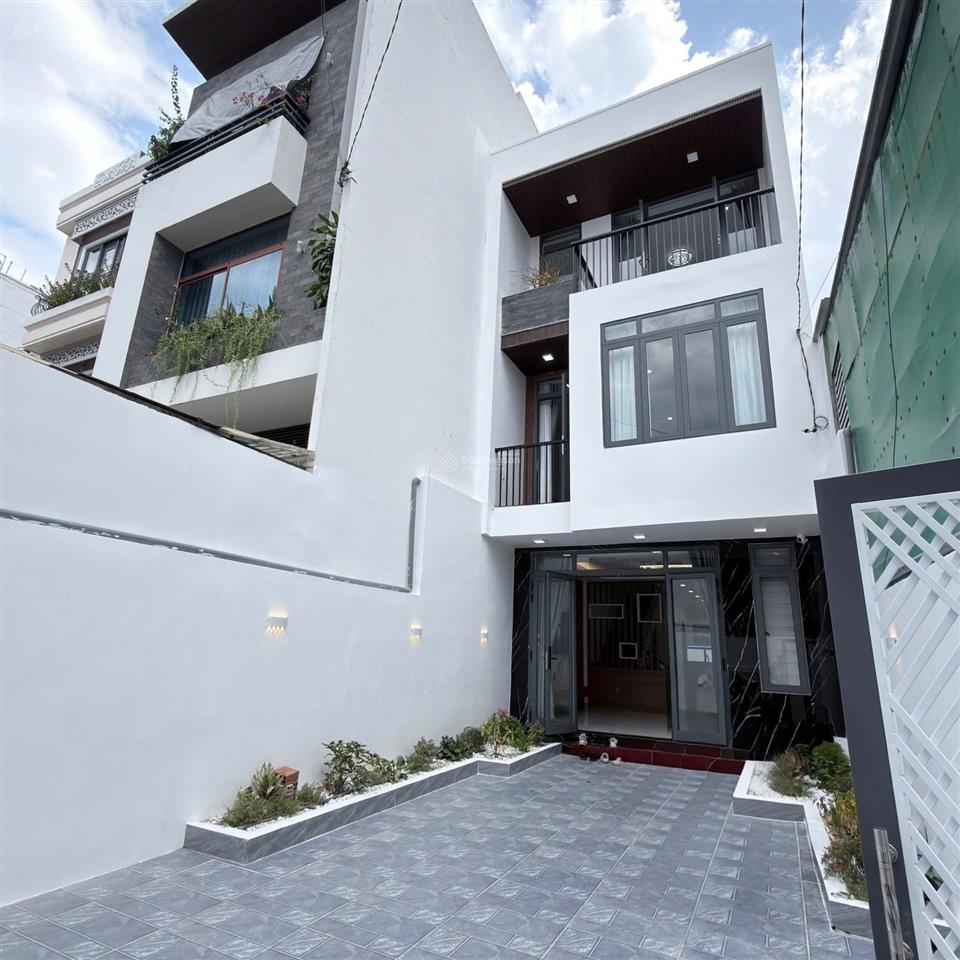 Cho thuê nhà mới 100% trung tâm thành phố full nội thất cao cấp chỉ xách vali vào ở