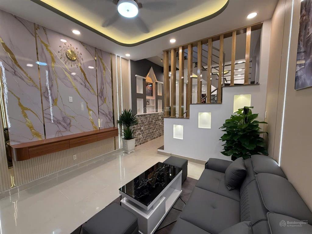 Bán nhà chính chủ hẻm 4m đường âu dương lân.