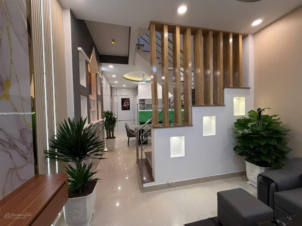 Bán nhà chính chủ hẻm 4m đường âu dương lân.