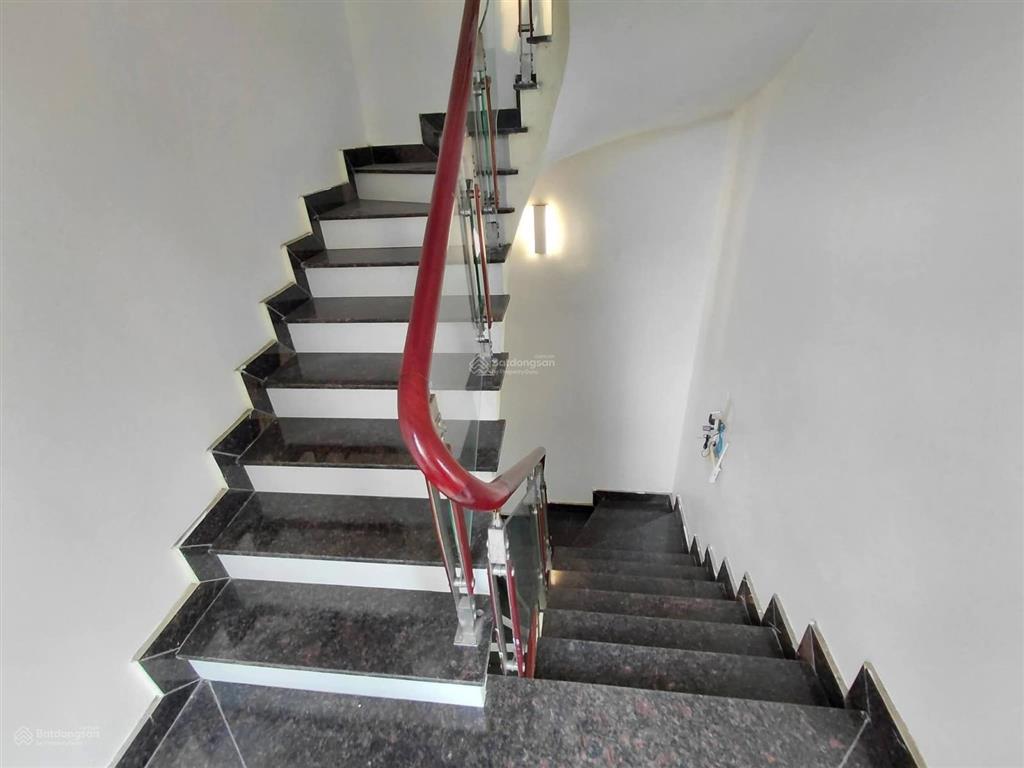 Bán mặt phố yên lạc , hai bà trưng .dt 35m2 5t mặt tiền 6m giá 15,5tỷ  0383 426 ***thu phương