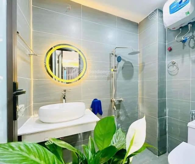 Gấp gấp ngay đội cấn  ba đình toà căn hộ dịch vụ 7 tầng thang máy doanh thu 1,3 tỷ/năm  gần phố