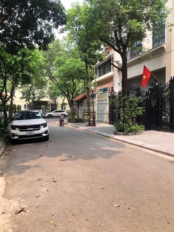Phân lô hoàng quốc việt 102m2, mt ~ 6m ô tô vòng quanh nhà, 50m ra phố, giá tốt nhất khu vực