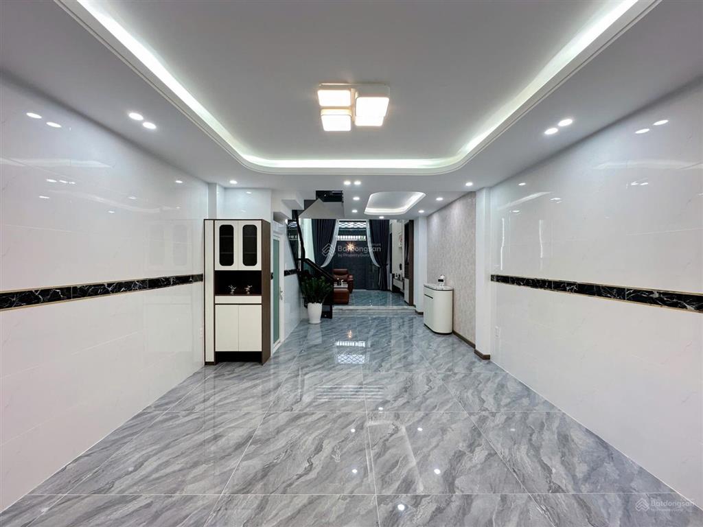 Góc hai mặt tiền  4,5m x 15m  (5pn + 6nvs)  đường thông 7m  ngay công viên hồ trái tim