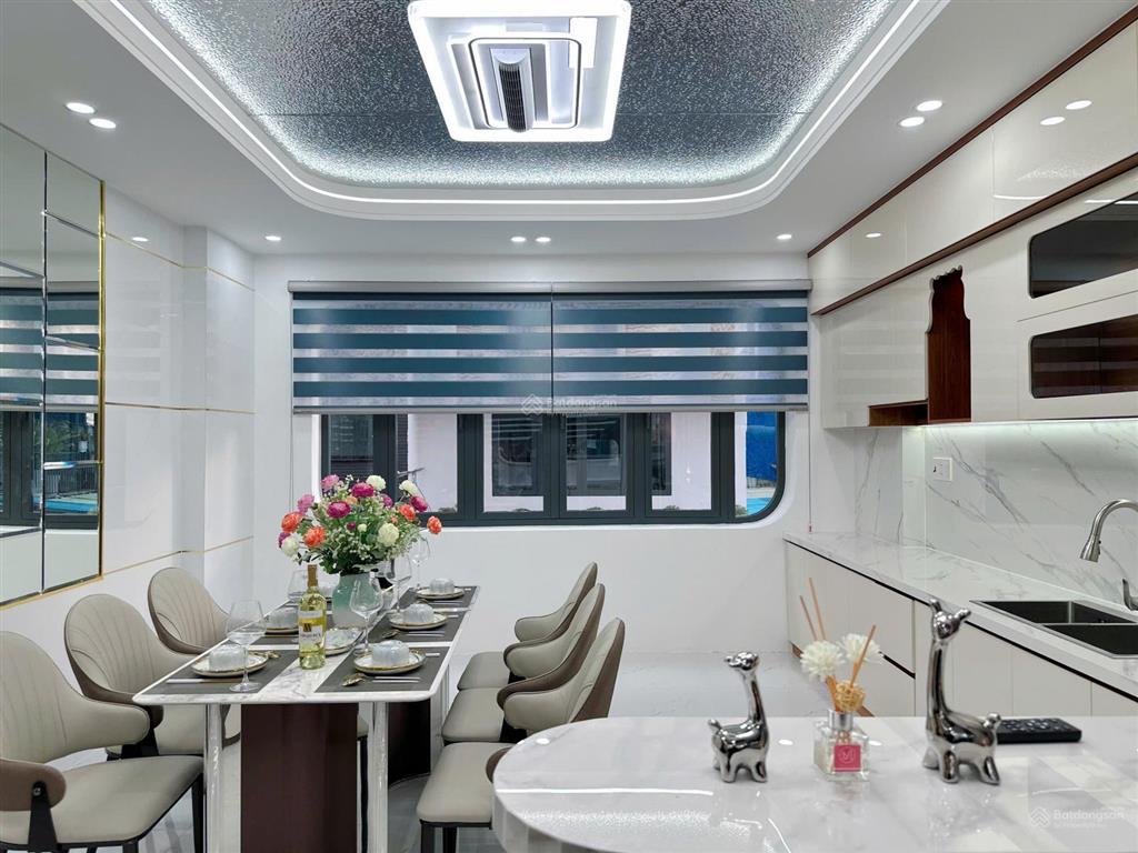 Góc hai mặt tiền  4,5m x 15m  (5pn + 6nvs)  đường thông 7m  ngay công viên hồ trái tim