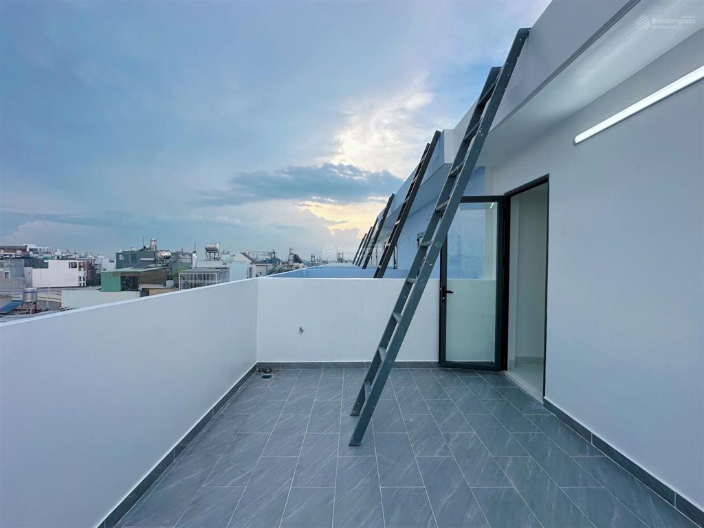 Góc hai mặt tiền  4,5m x 15m  (5pn + 6nvs)  đường thông 7m  ngay công viên hồ trái tim