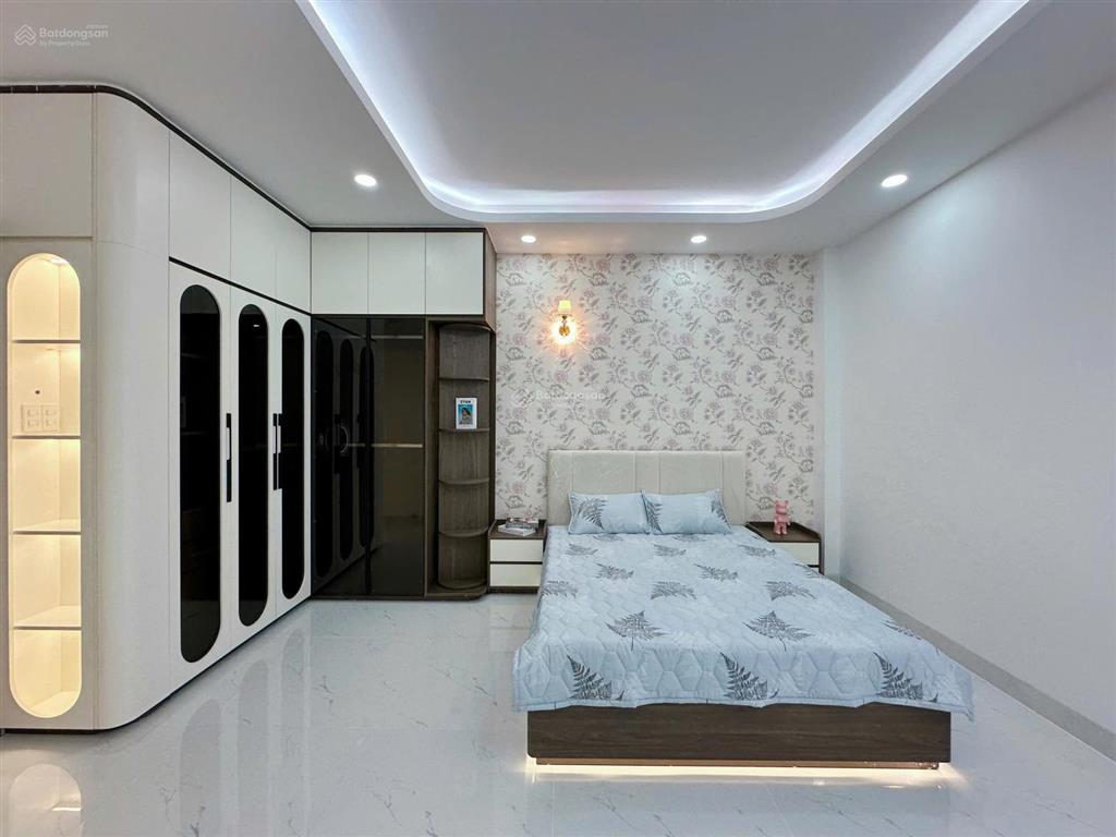 Góc hai mặt tiền  4,5m x 15m  (5pn + 6nvs)  đường thông 7m  ngay công viên hồ trái tim
