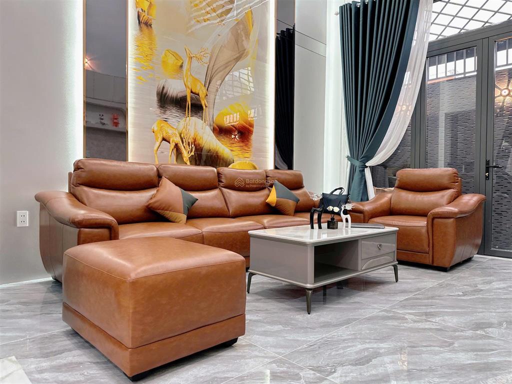 Góc hai mặt tiền  4,5m x 15m  (5pn + 6nvs)  đường thông 7m  ngay công viên hồ trái tim