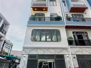 Góc hai mặt tiền ngay chợ (4,5m x 15m)  5pn + 6nvs  đường thông 7m  ngay công viên hồ trái tim