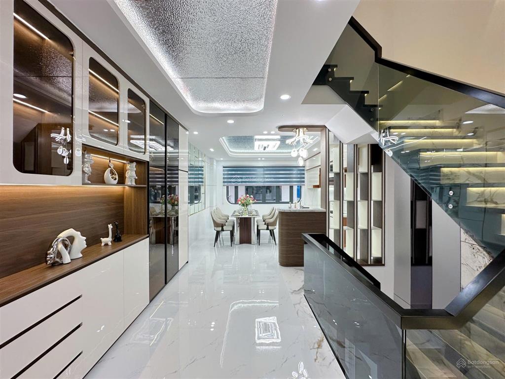 Góc hai mặt tiền  4,5m x 15m  (5pn + 6nvs)  đường thông 7m  ngay công viên hồ trái tim