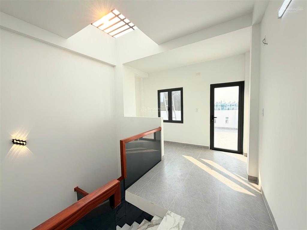 Diện tích siêu khùng (4m x 22m)  vừa ở + làm nghề  đường thông 7m  có ô chừa thang máy 450 kg