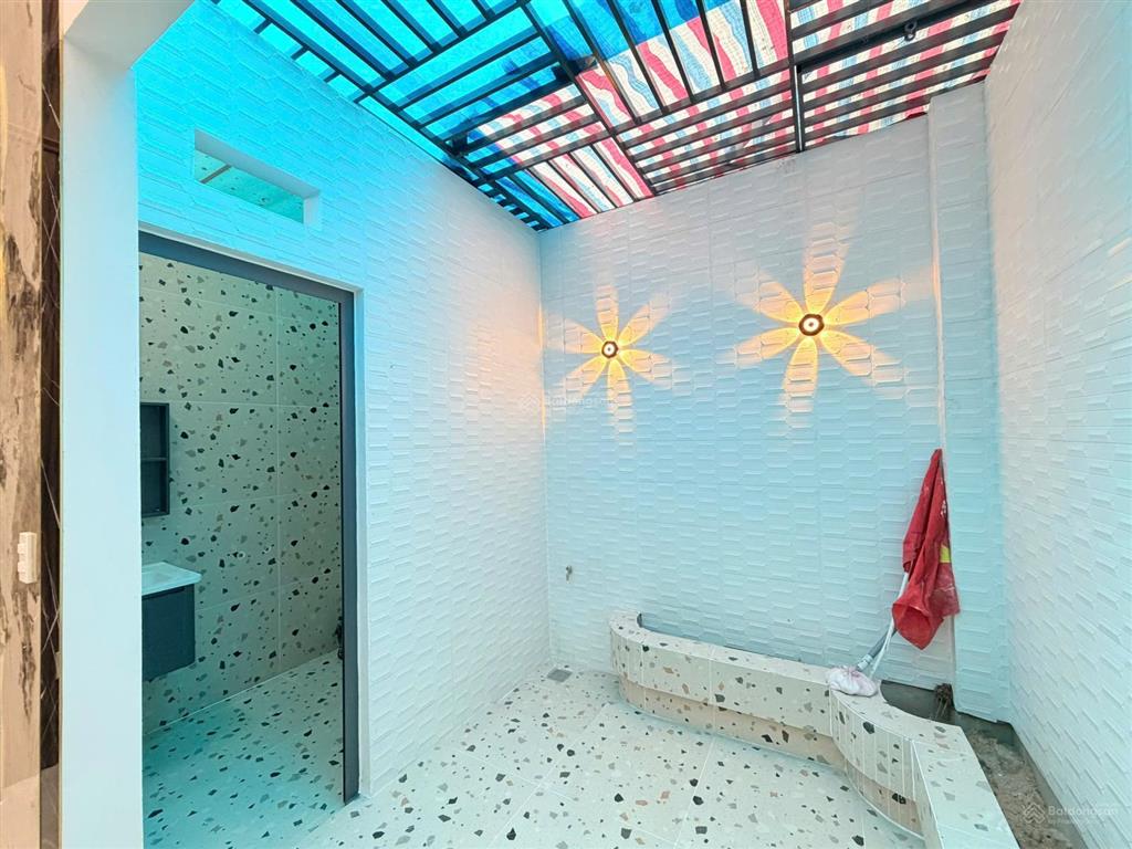 Diện tích siêu khùng (4m x 22m)  vừa ở + làm nghề  đường thông 7m  có ô chừa thang máy 450 kg