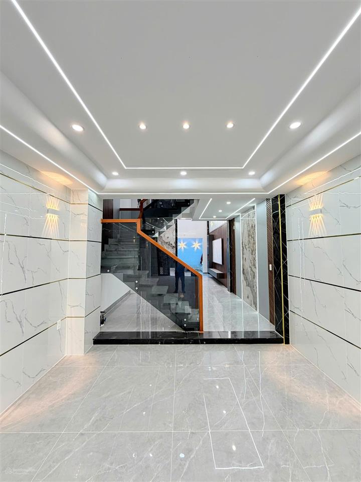 Diện tích siêu khùng (4m x 22m)  vừa ở + làm nghề  đường thông 7m  có ô chừa thang máy 450 kg