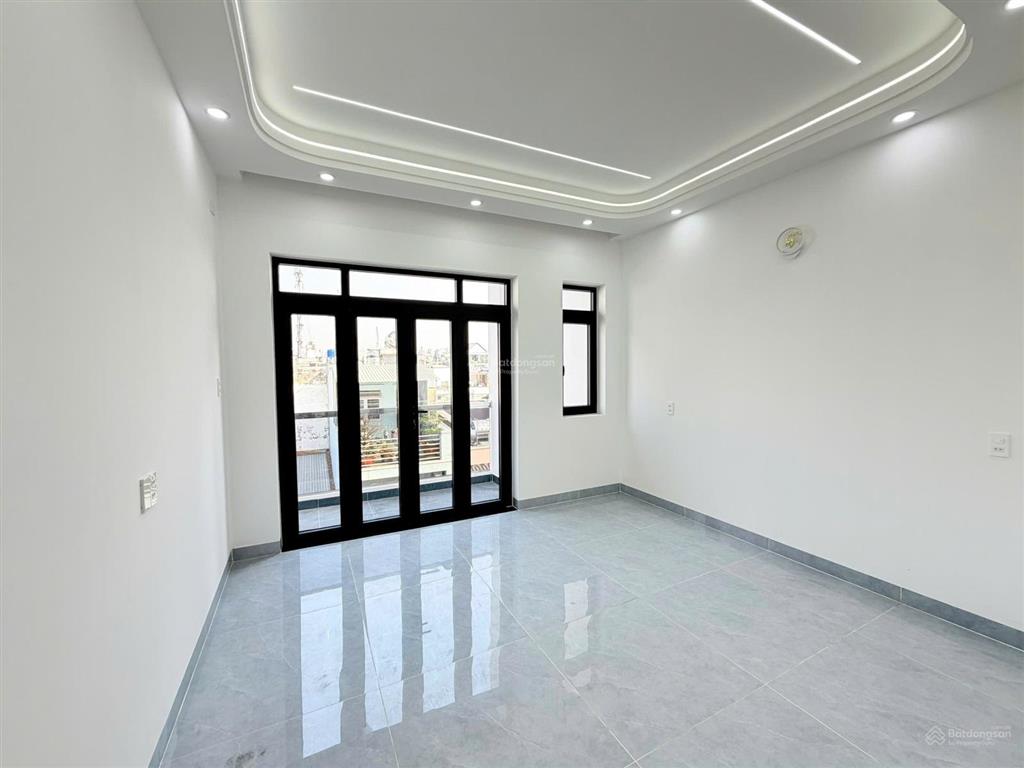 Diện tích siêu khùng (4m x 22m)  vừa ở + làm nghề  đường thông 7m  có ô chừa thang máy 450 kg