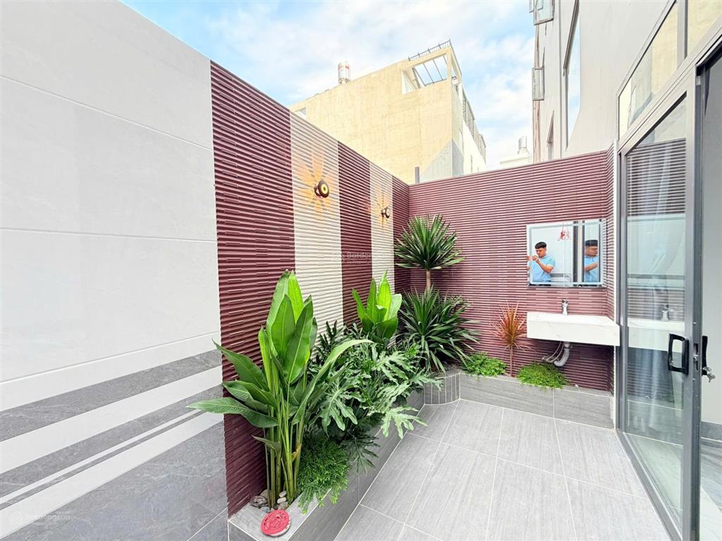 Nhà diện tích lớn (4m x 18m)  có ô chờ thang máy  đường nhựa 7m  dãy nhà đồng bộ  kdc an ninh