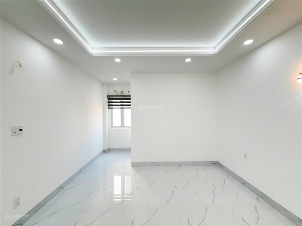 Nhà diện tích lớn (4m x 18m)  có ô chờ thang máy  đường nhựa 7m  dãy nhà đồng bộ  kdc an ninh