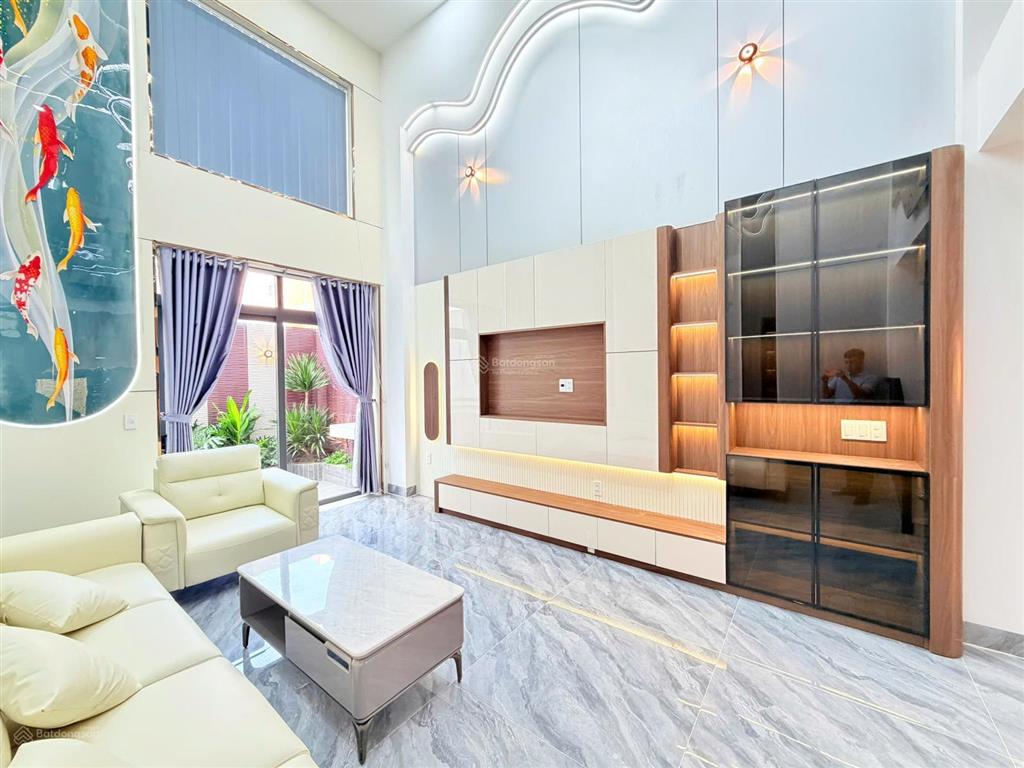 Nhà diện tích lớn (4m x 18m)  có ô chờ thang máy  đường nhựa 7m  dãy nhà đồng bộ  kdc an ninh