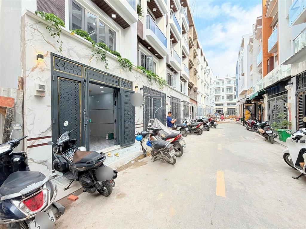 Nhà diện tích lớn (4m x 18m)  có ô chờ thang máy  đường nhựa 7m  dãy nhà đồng bộ  kdc an ninh