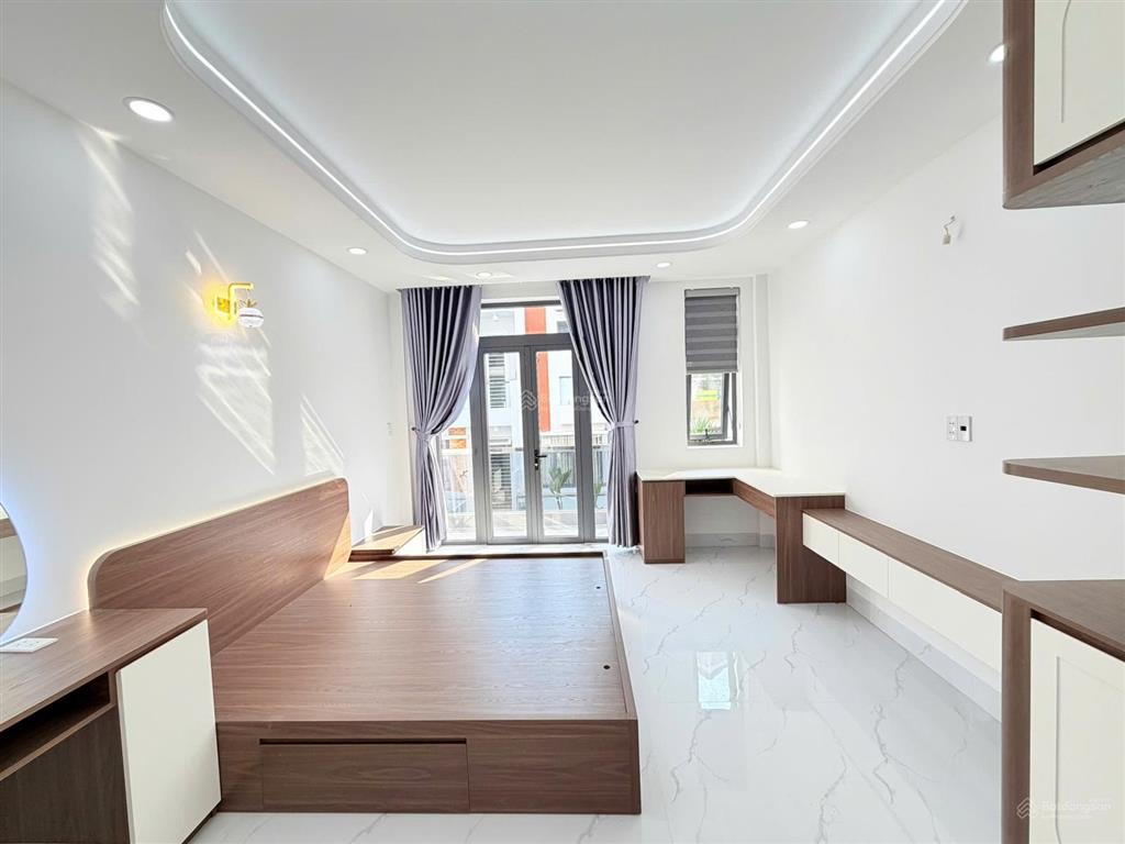Nhà diện tích lớn (4m x 18m)  có ô chờ thang máy  đường nhựa 7m  dãy nhà đồng bộ  kdc an ninh
