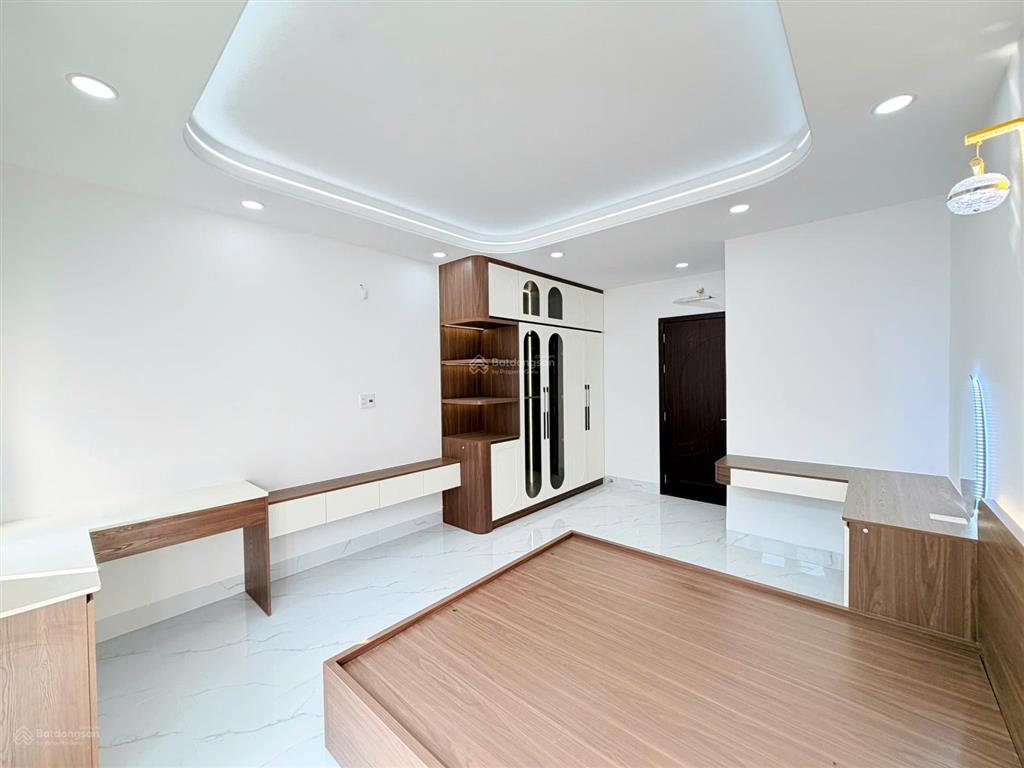 Nhà diện tích lớn (4m x 18m)  có ô chờ thang máy  đường nhựa 7m  dãy nhà đồng bộ  kdc an ninh