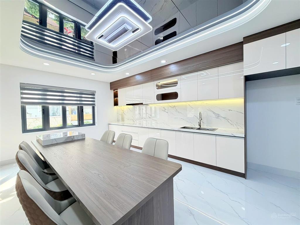 Nhà diện tích lớn (4m x 18m)  có ô chờ thang máy  đường nhựa 7m  dãy nhà đồng bộ  kdc an ninh