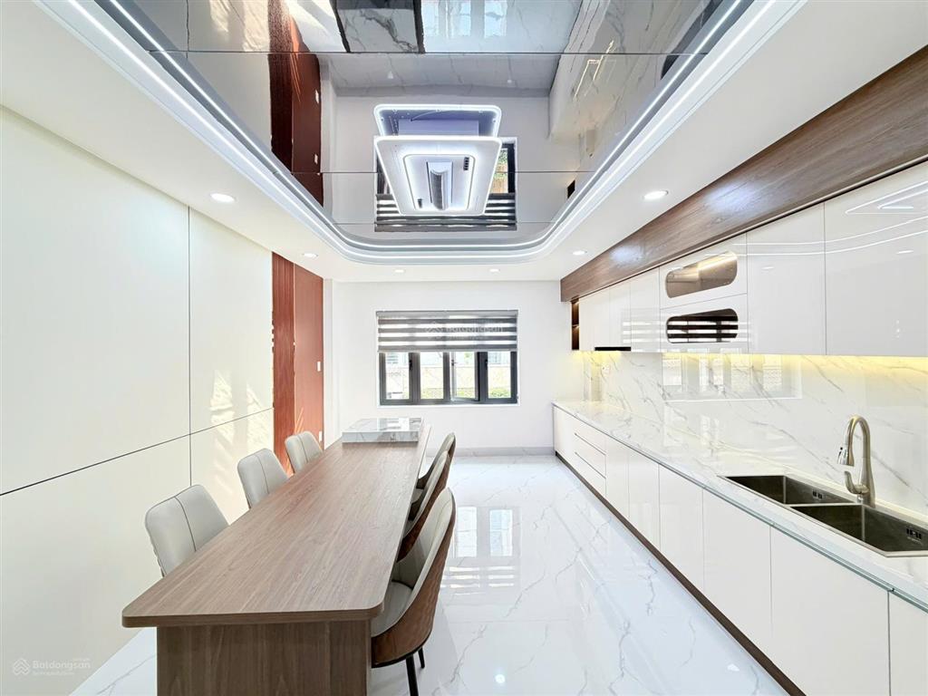 Nhà diện tích lớn (4m x 18m)  có ô chờ thang máy  đường nhựa 7m  dãy nhà đồng bộ  kdc an ninh