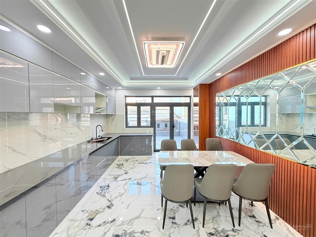 Nhà diện tích khủng  vừa ở + vừa làm nghề kinh doanh may mặc, online  4m x 22m  đường thông 7m