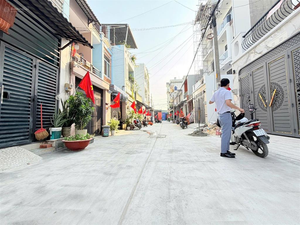 Nhà diện tích khủng  vừa ở + vừa làm nghề kinh doanh may mặc, online  4m x 22m  đường thông 7m