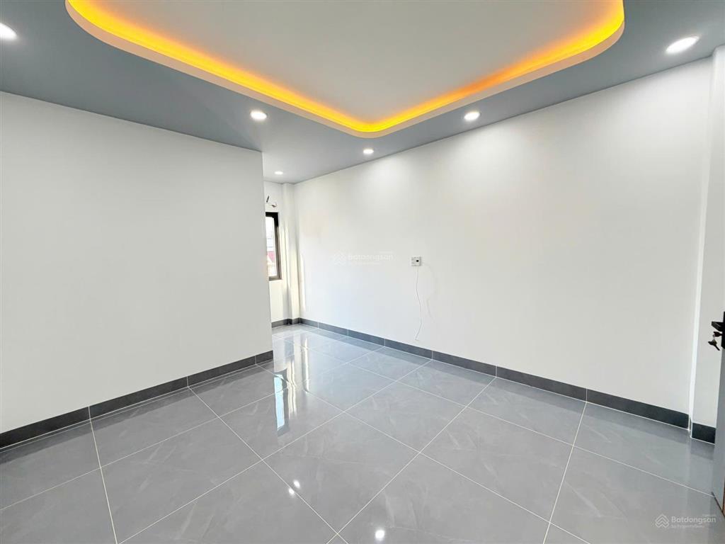 Nhà diện tích khủng  vừa ở + vừa làm nghề kinh doanh may mặc, online  4m x 22m  đường thông 7m