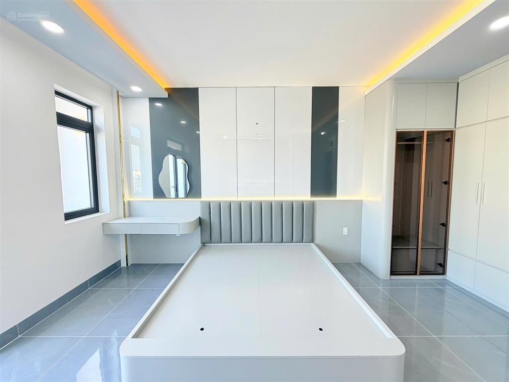 Nhà diện tích khủng  vừa ở + vừa làm nghề kinh doanh may mặc, online  4m x 22m  đường thông 7m